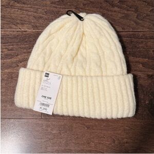 BNWT GU knit beanie